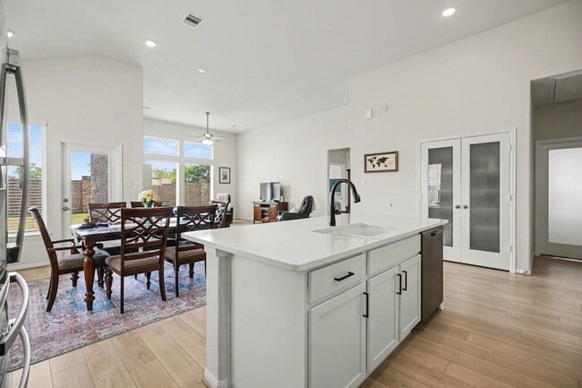 Building Photo - 2214 Lierna Dr