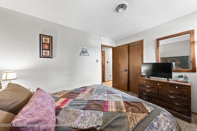 Building Photo - 119 Chaparral Dr