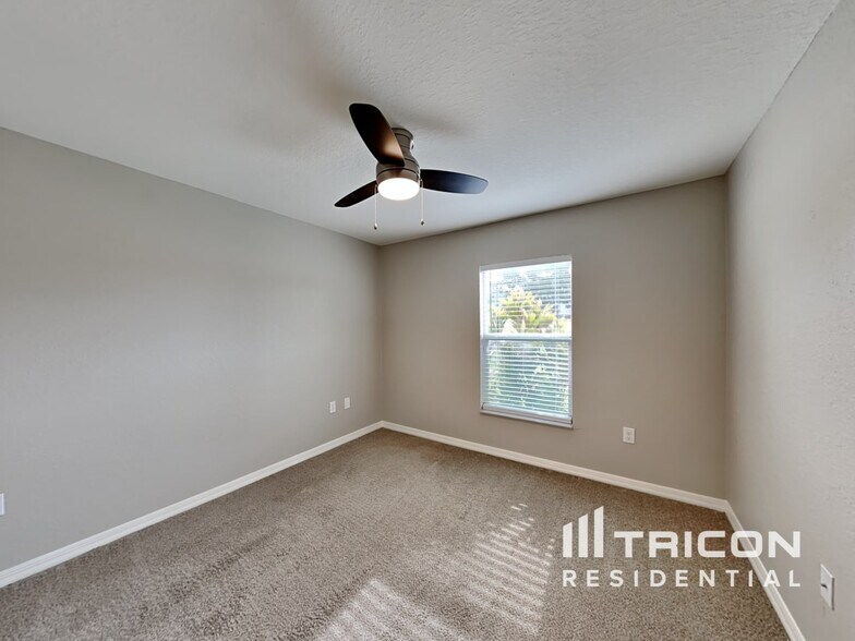 Building Photo - 113 Solis Dr