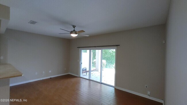 Building Photo - 5976 Pavilion Dr