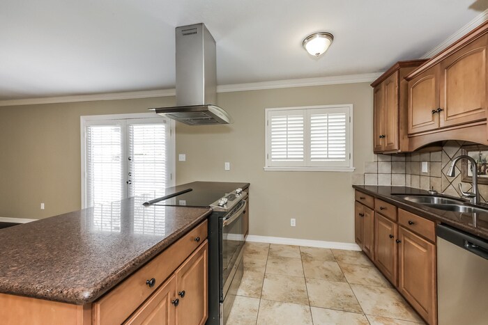 Building Photo - 404 Woodcrest Way