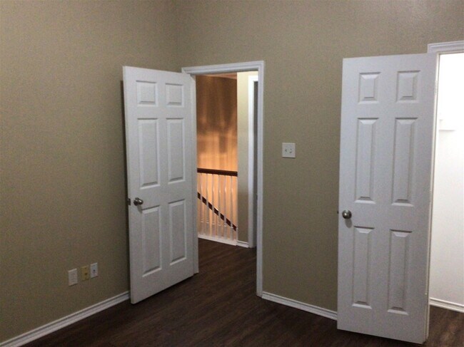 Building Photo - 2718 Lakecrest Way Dr