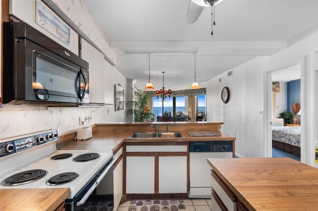Building Photo - 4701 S Ocean Blvd
