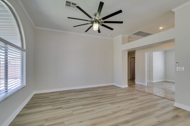 Building Photo - 434 Viewmont Dr