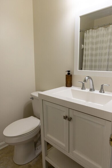 Building Photo - 16015 Elegant Ct