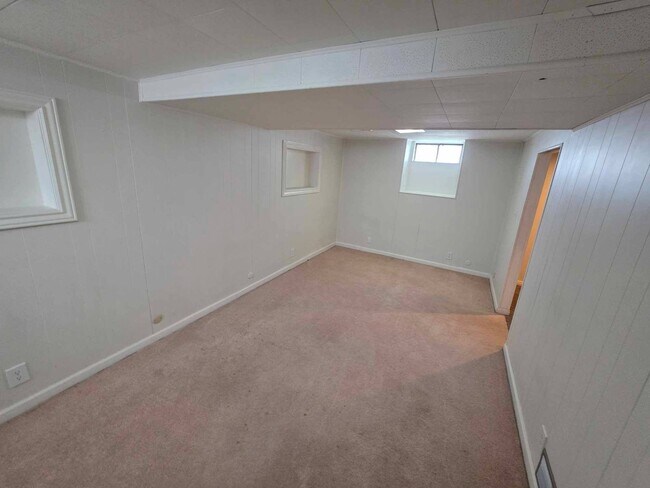 Building Photo - Your Dream Haven Awaits