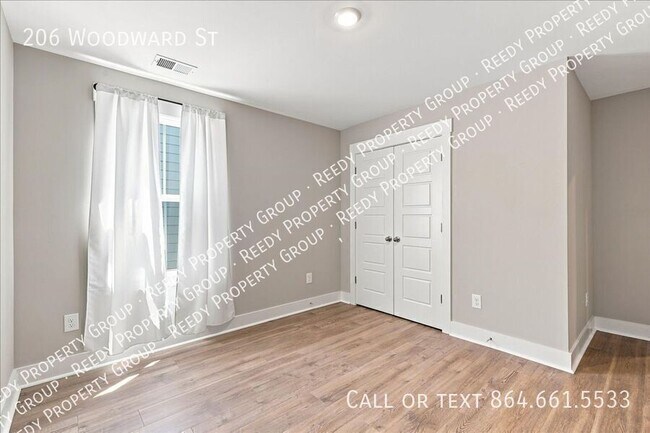 Building Photo - 206 Woodward St