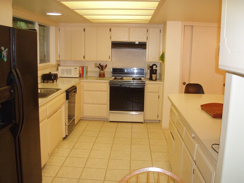 Building Photo - 515 16th Ave SE