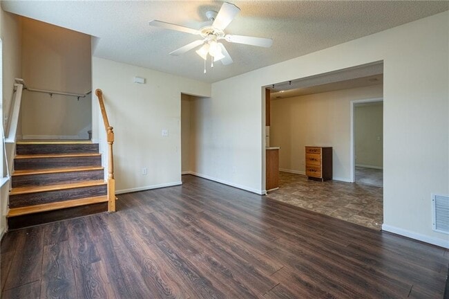 Building Photo - 43 Middlebrook Dr