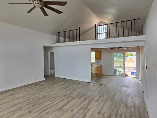 Building Photo - 270 W Patricia Ln