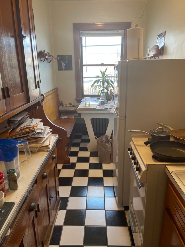 Kitchen with Breakfast Nook - 2507 Nicollet Ave