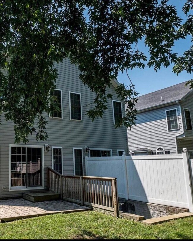 Building Photo - 6405 Woodburn Ave