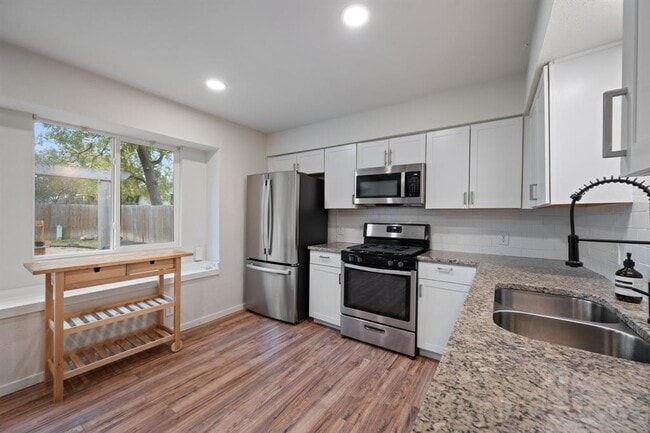 Building Photo - 6305 Clubway Ln