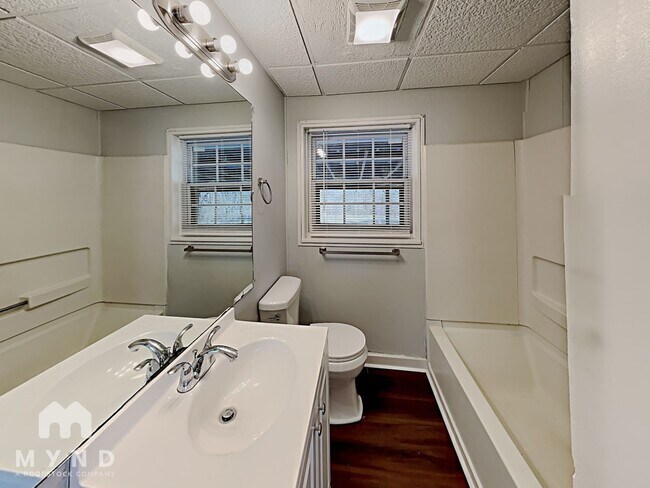 Building Photo - 1825 Collier Dr