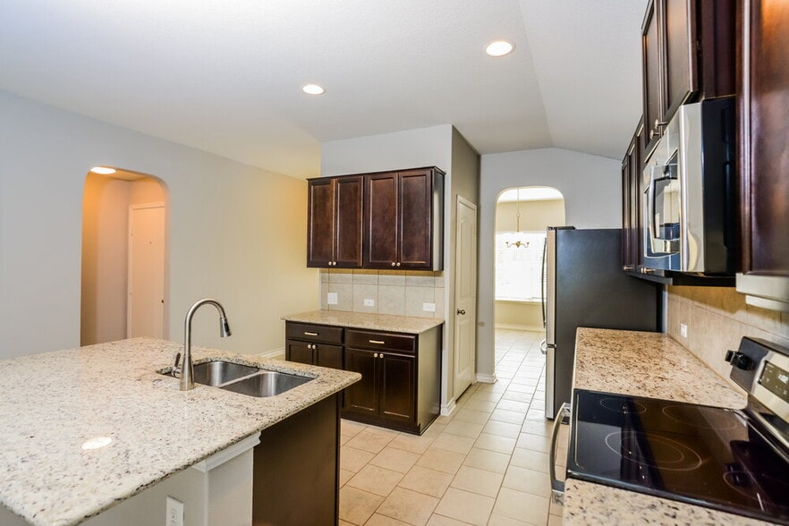 Building Photo - 12049 Pearl Jubilee