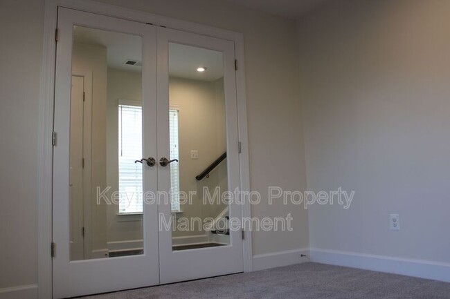 Building Photo - 2736 Pinebrook Rd