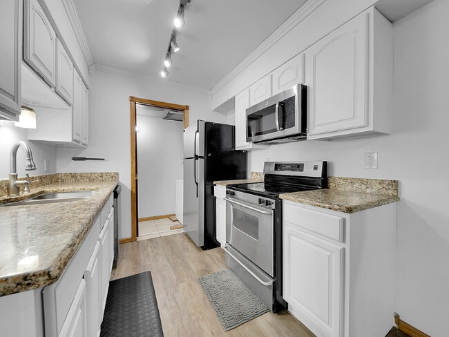 Building Photo - $1,340.95 with $300.00 OFF the FIRST MONTH'S RENT - 2 Bedrooms, 1 Bathroom, Condo in Lakewood wit...