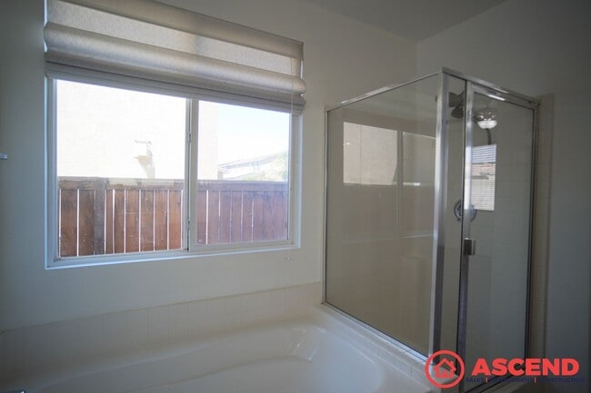 Building Photo - Beautiful 4 Bedroom in Southwest!