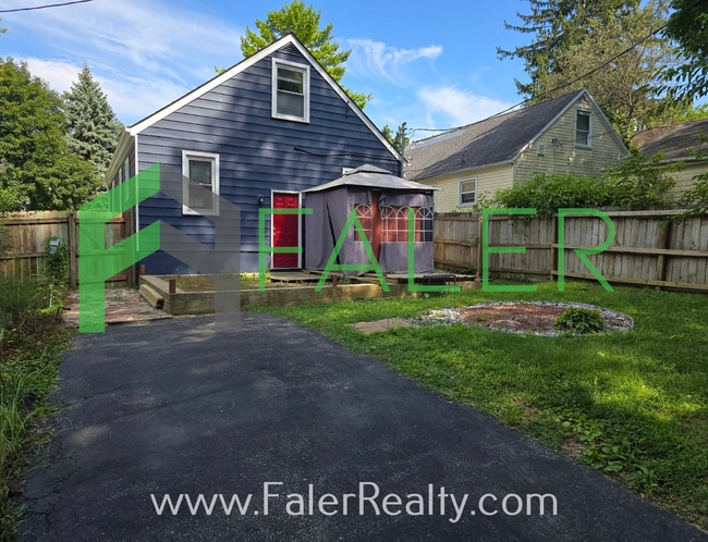 Building Photo - Show-stopping rental available!