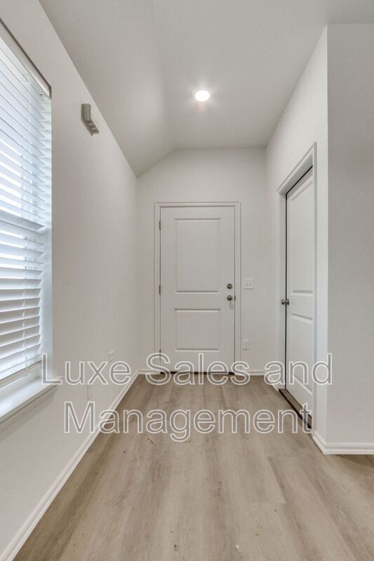 Building Photo - 11613 Mackenzie Wy