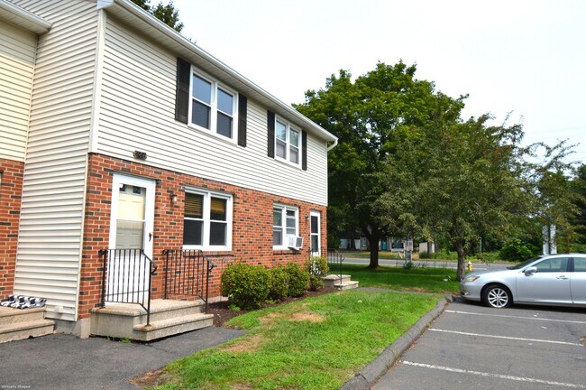 Building Photo - 246 Woodford Ave
