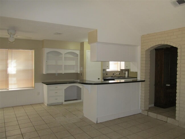 Building Photo - 16211 Brookvilla Dr