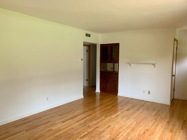 Building Photo - 14865 Pershing Dr
