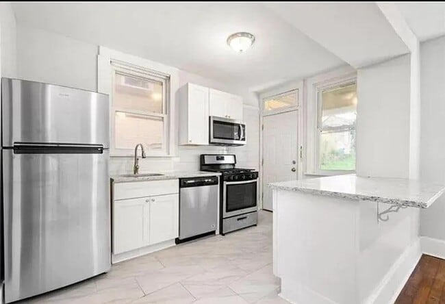 Building Photo - Available 8/7/26 – Charming 3 Bedroom Home in Brookline | $1,650/Month