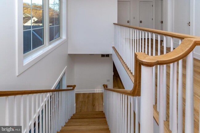 Building Photo - 17 Wilson St