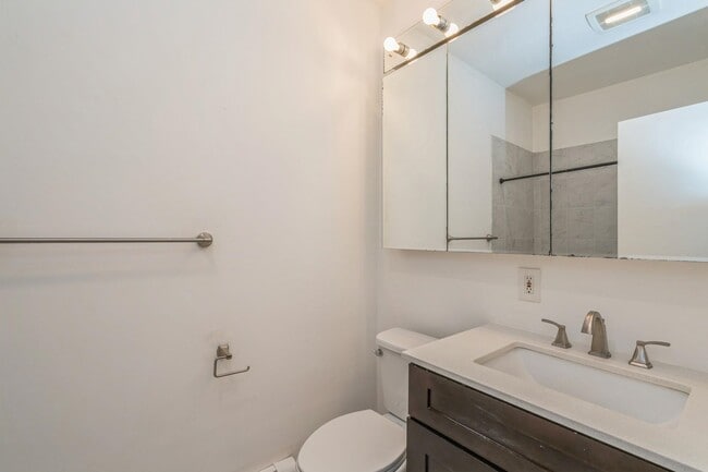 Building Photo - 817 Park Ave