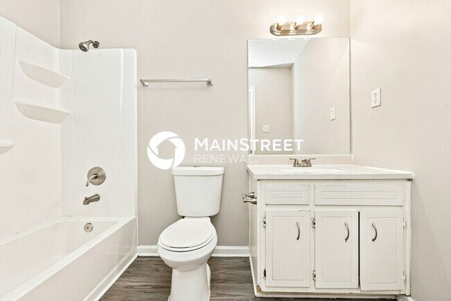 Building Photo - 3 Bedroom Pet-Friendly Home in Snellville, GA with Main Street Renewal
