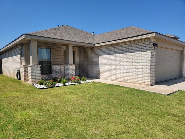 Building Photo - 3206 Volney Ave