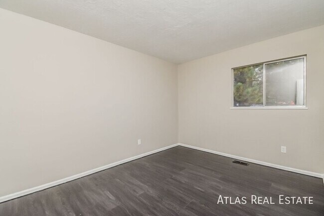 Building Photo - 4885 Artistic Cir