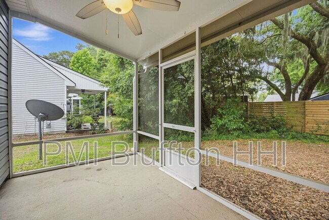 Building Photo - 355 Dante Cir