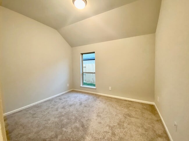 Building Photo - 9411 Trestle Creek Ct