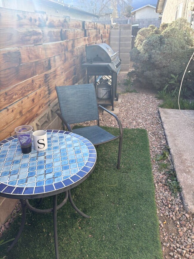 Building Photo - Cozy & Inviting