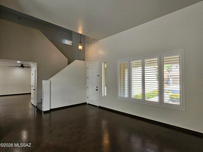 Building Photo - 4389 N Sunset Cliff Dr