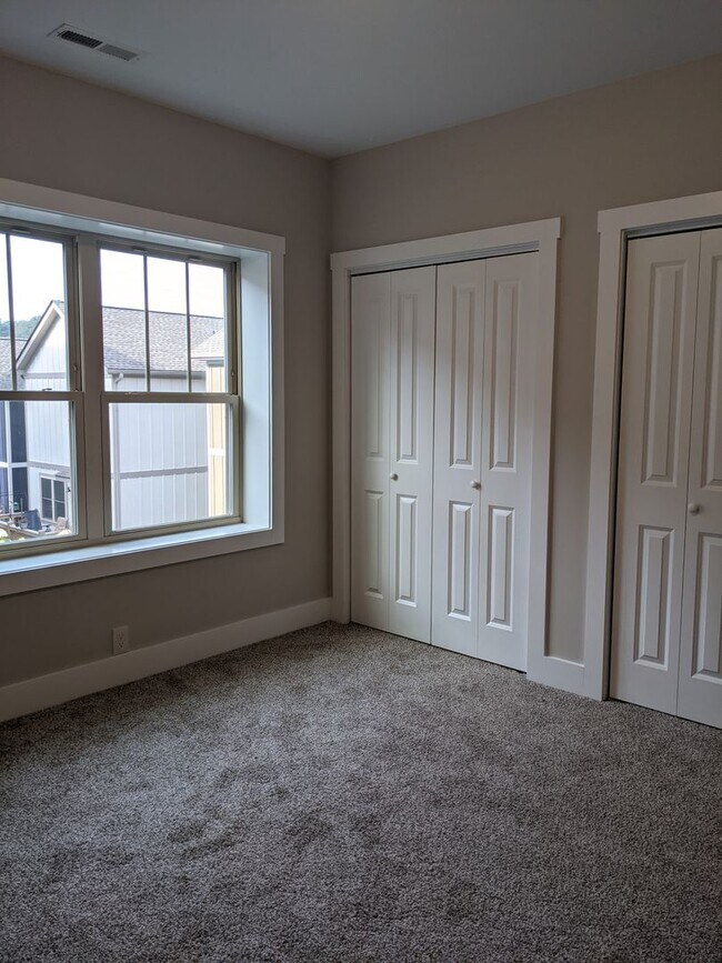 Building Photo - Weaverville Rental!