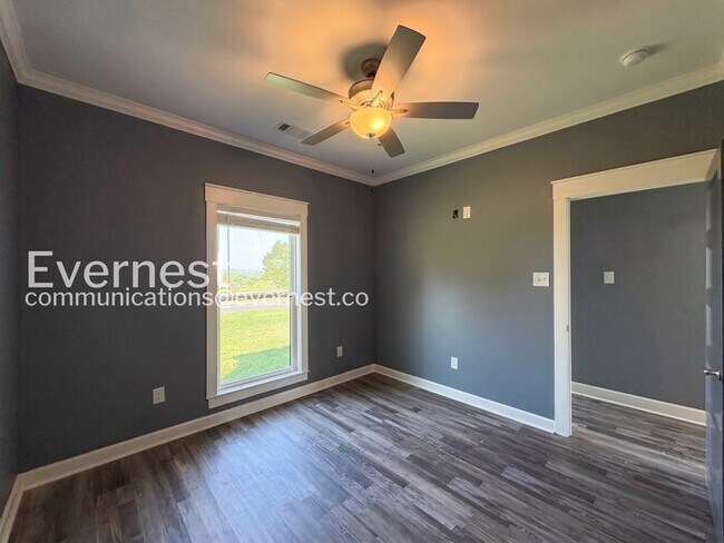 Building Photo - 4-Bed/3.5Bath Home/Available Now!