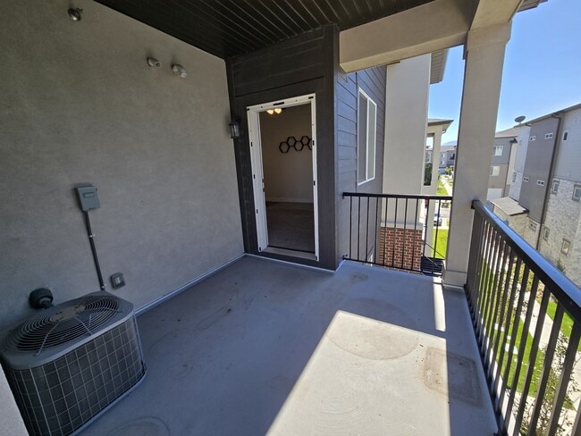 Building Photo - 1985 N 3330 W