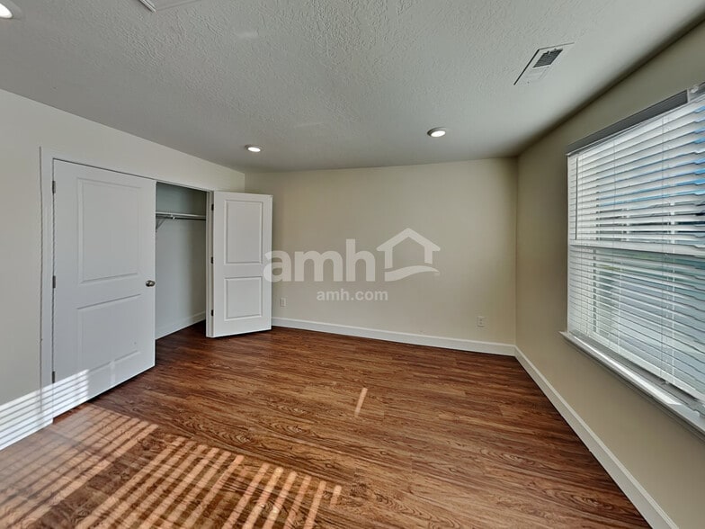 Building Photo - 4393 N Morgan Way