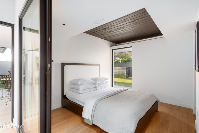 Building Photo - 5311 E Mitchell Dr