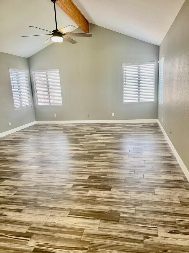 Building Photo - 1732 W Gary Dr