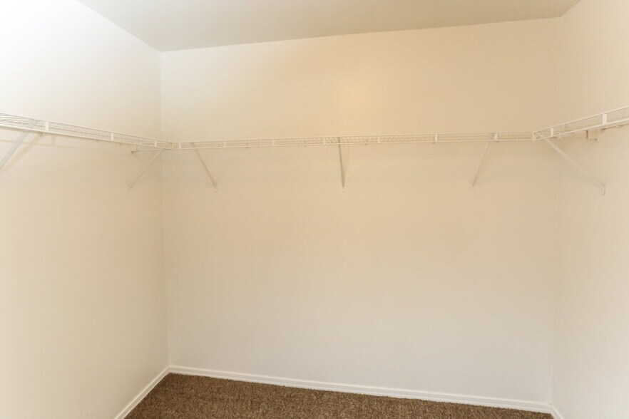 Building Photo - 8204 W Wildwood Glen Dr