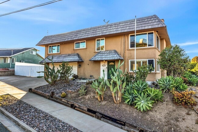 Building Photo - 4 Bedrooms, 3 Bathroom, Two Story Home With Pool
