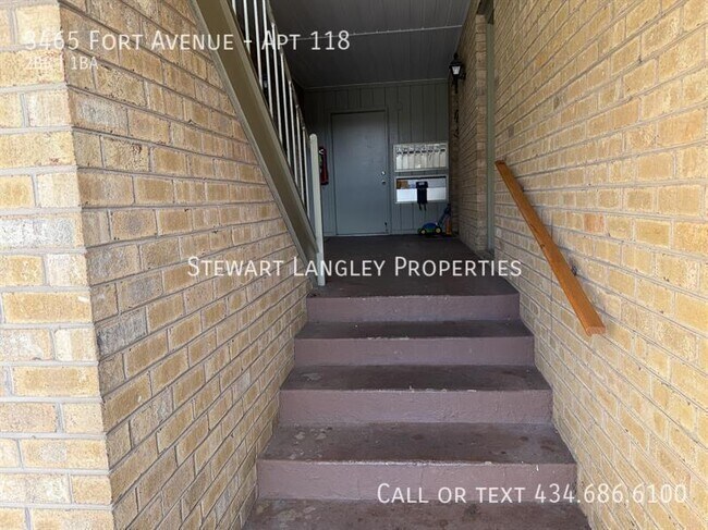 Building Photo - 3465 Fort Ave