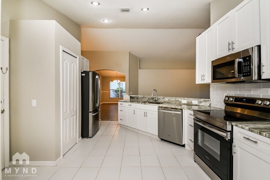 Building Photo - 3844 Bellewater Blvd