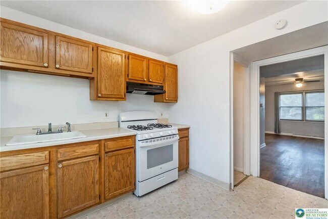 Building Photo - 240 Palmer St