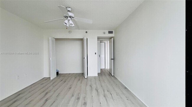Building Photo - 20515 E Country Club Dr