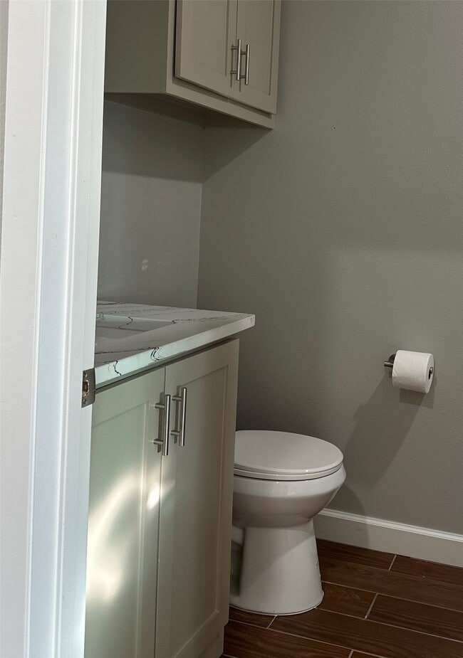 Building Photo - 8321 Coma St